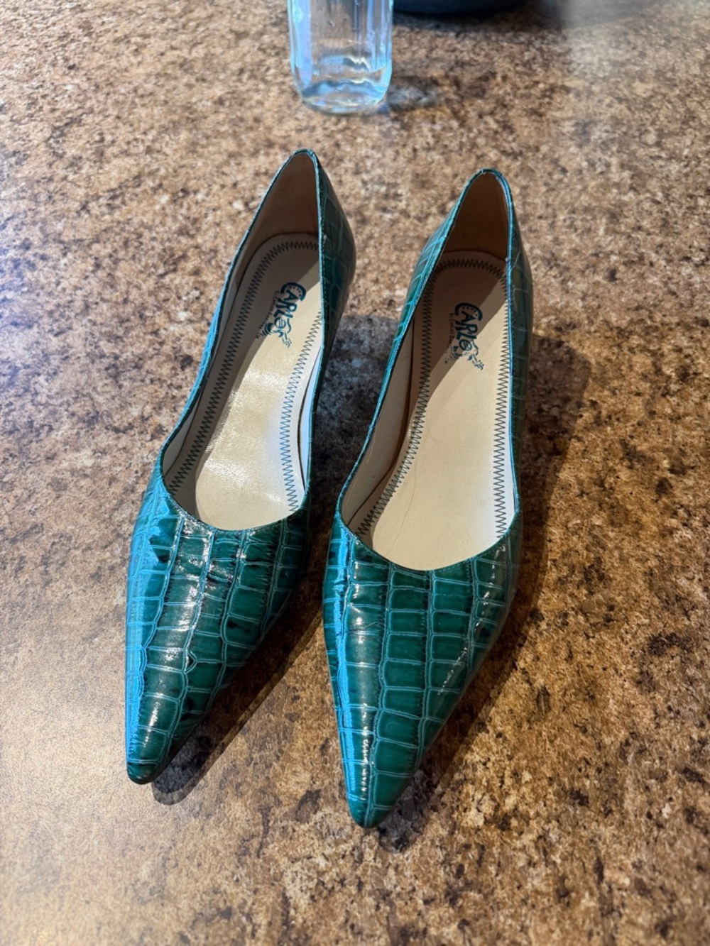 Carlos Santana Size 10 M Teal Crocodile Print Kitten Heels